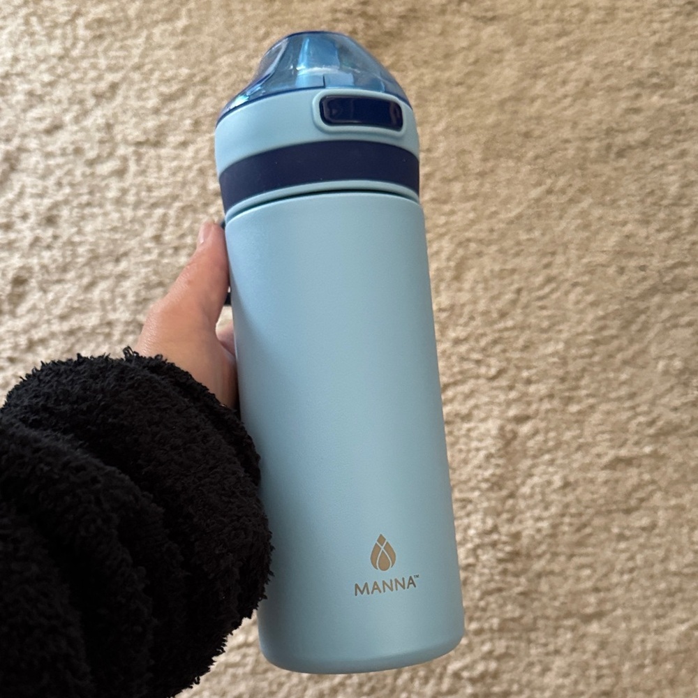 Manna 18oz bottle - brand new - light baby blue color